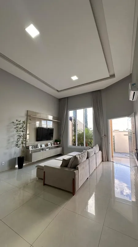 O imóvel conta com:• 4 quartos, sendo 1 suíte com closet• 3 banheiros• Sala ampl...