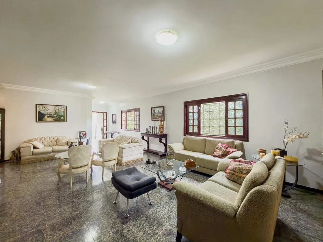 Casa Térrea de alto padrão no Lago Norte, com ambientes amplos, excelente ilumin...