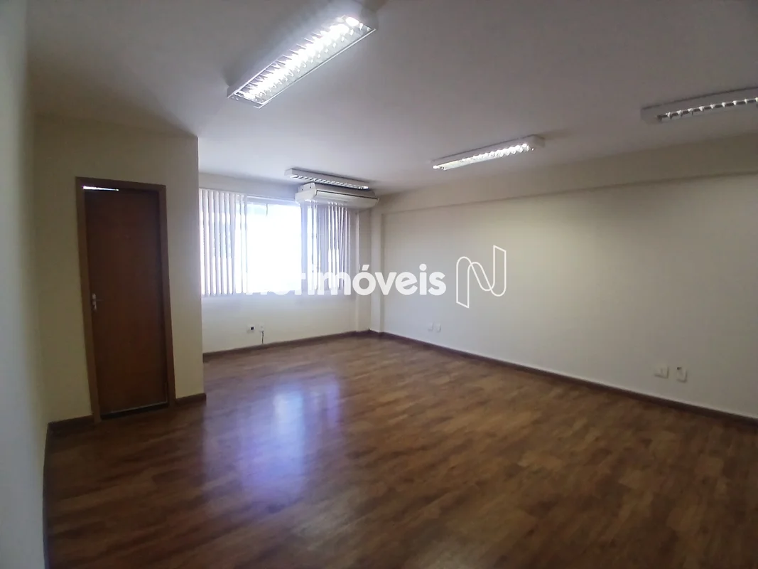SALA PARA LOCAÇÃO NO SETOR DE INDÚSTRIAS GRÁFICAS, COM BANHEIRO, PISO VINILICO, ...