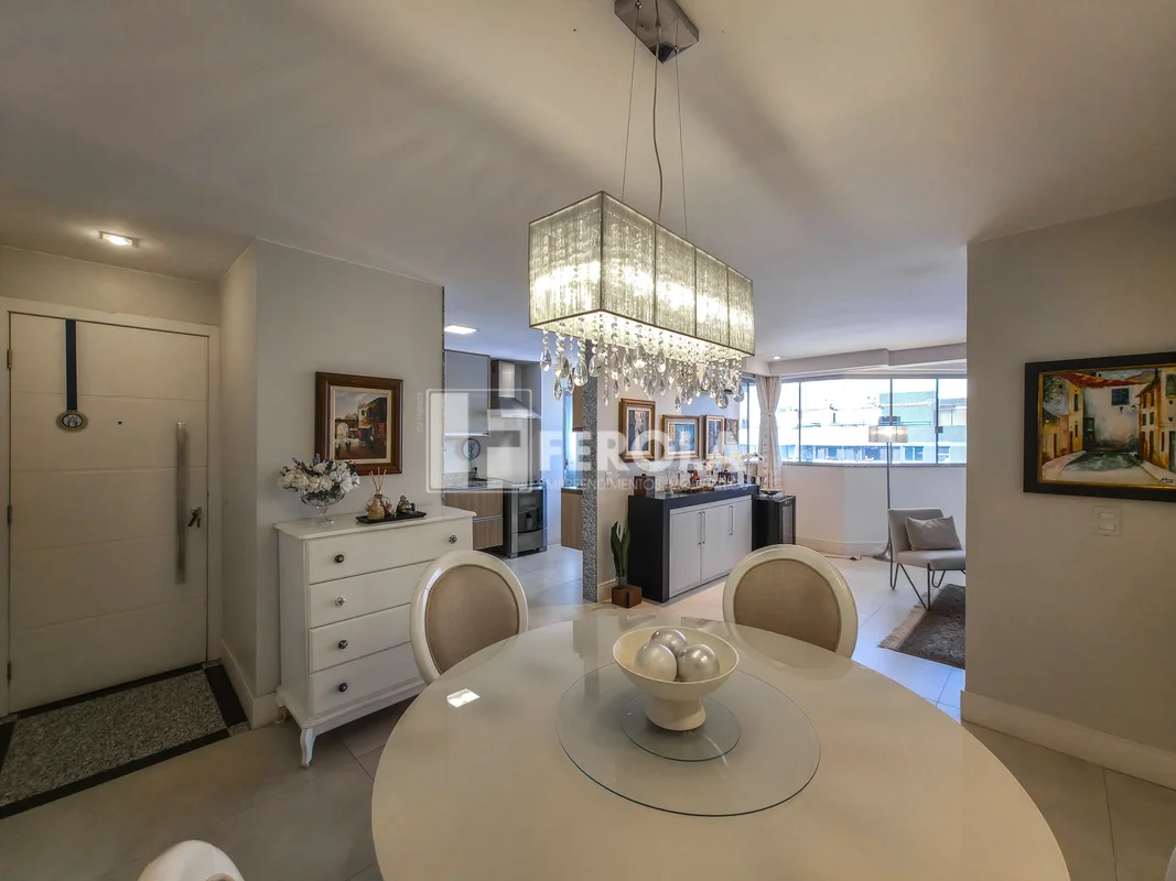 FEROLA A MAIS ACESSADA DE BRASILIA, VENDE :- Apartamento com 109 m2 de área priv...