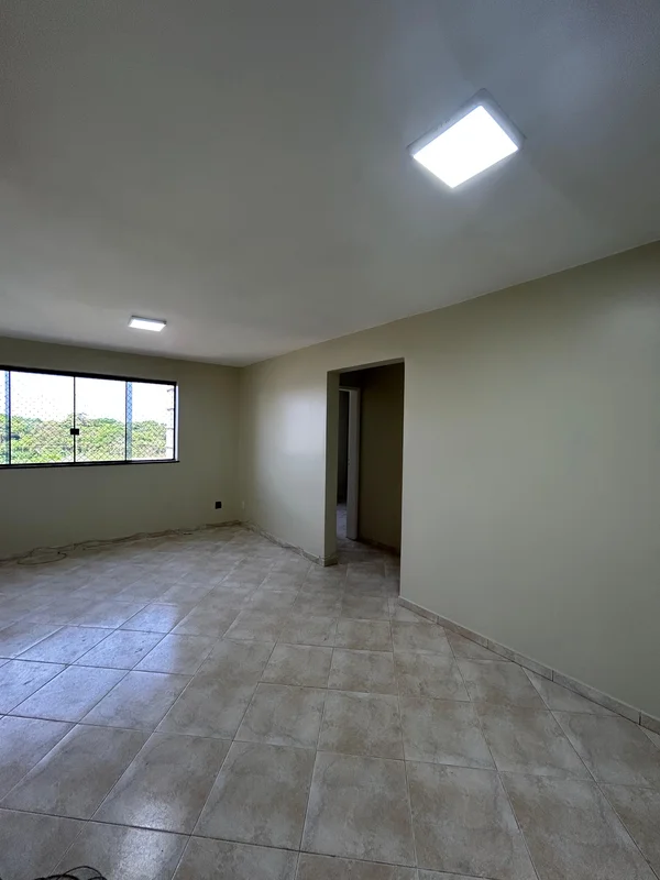 EXCELENTE APARTAMENTO NO 3° ANDAR, DE CANTO E COM VISTA LIVRE.Situada no 3° anda...