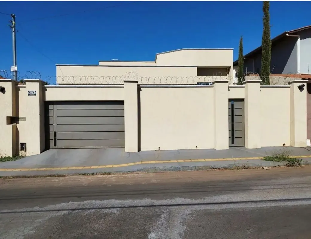 Casa com 4 quartos a vendaBairro Jardim Mariliza Sala ampla com pé direito duplo...