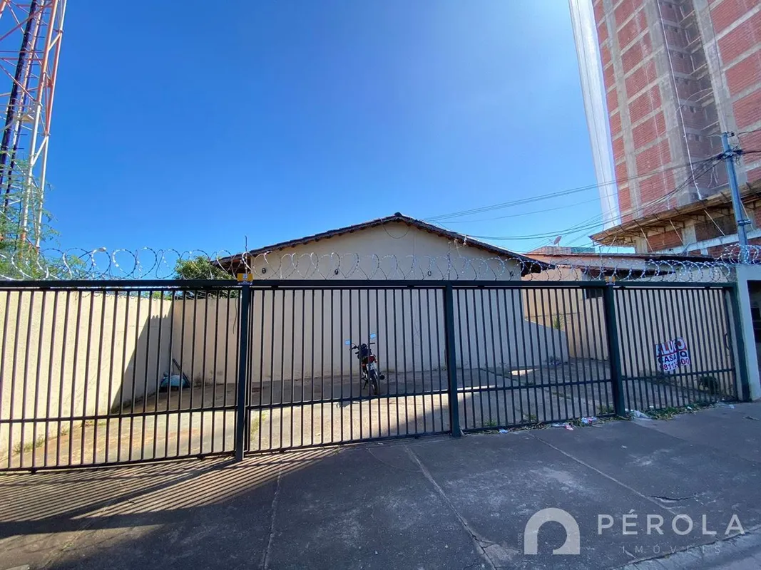 Casa geminada com dois quartos, sala, cozinha americana, banheiro social e área ...