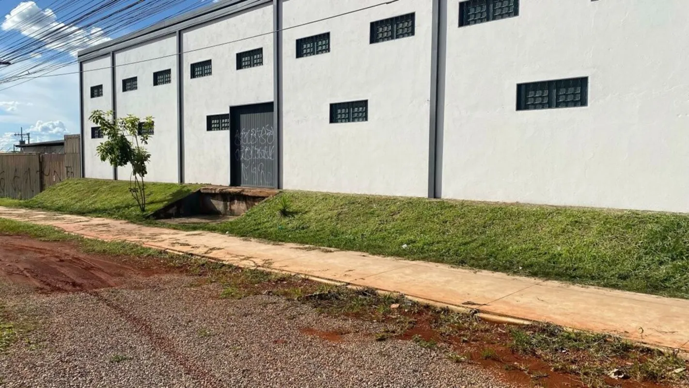 Excelente galpão para locação no SAAN, com 520 m² de área útil e 750 m² de área ...