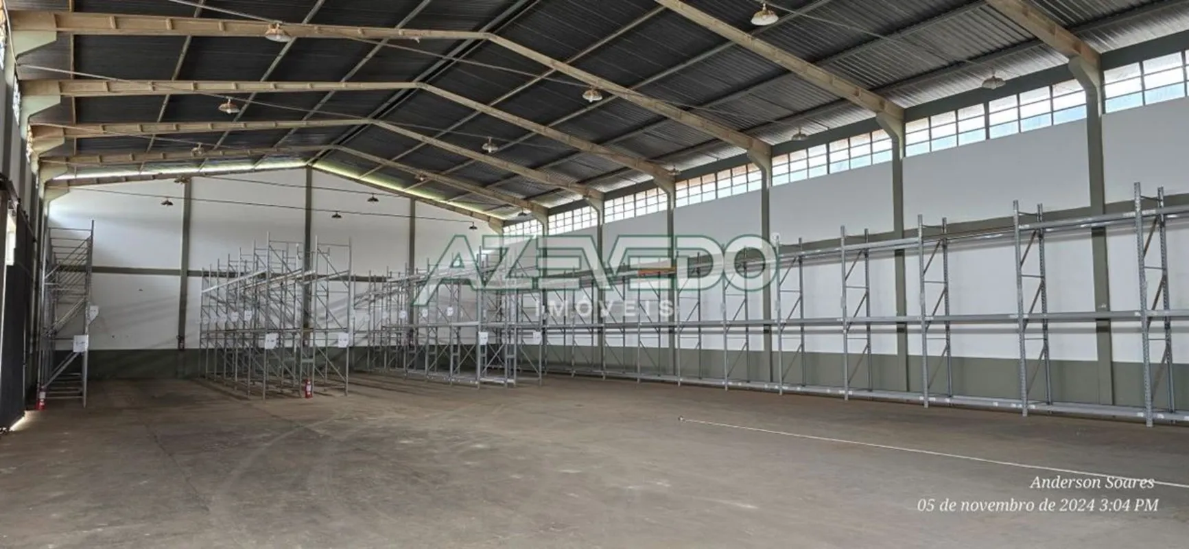 Área de armazenamento com 850m²;Pé Direito com 7m;piso usinado;dois portões de a...