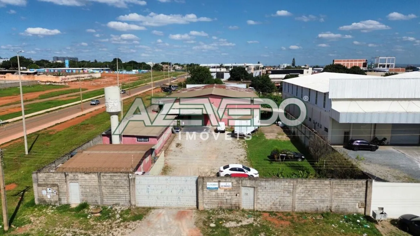 Localização estratégica, perto da BR-70, acesso fácil e excelente visibilidade p...