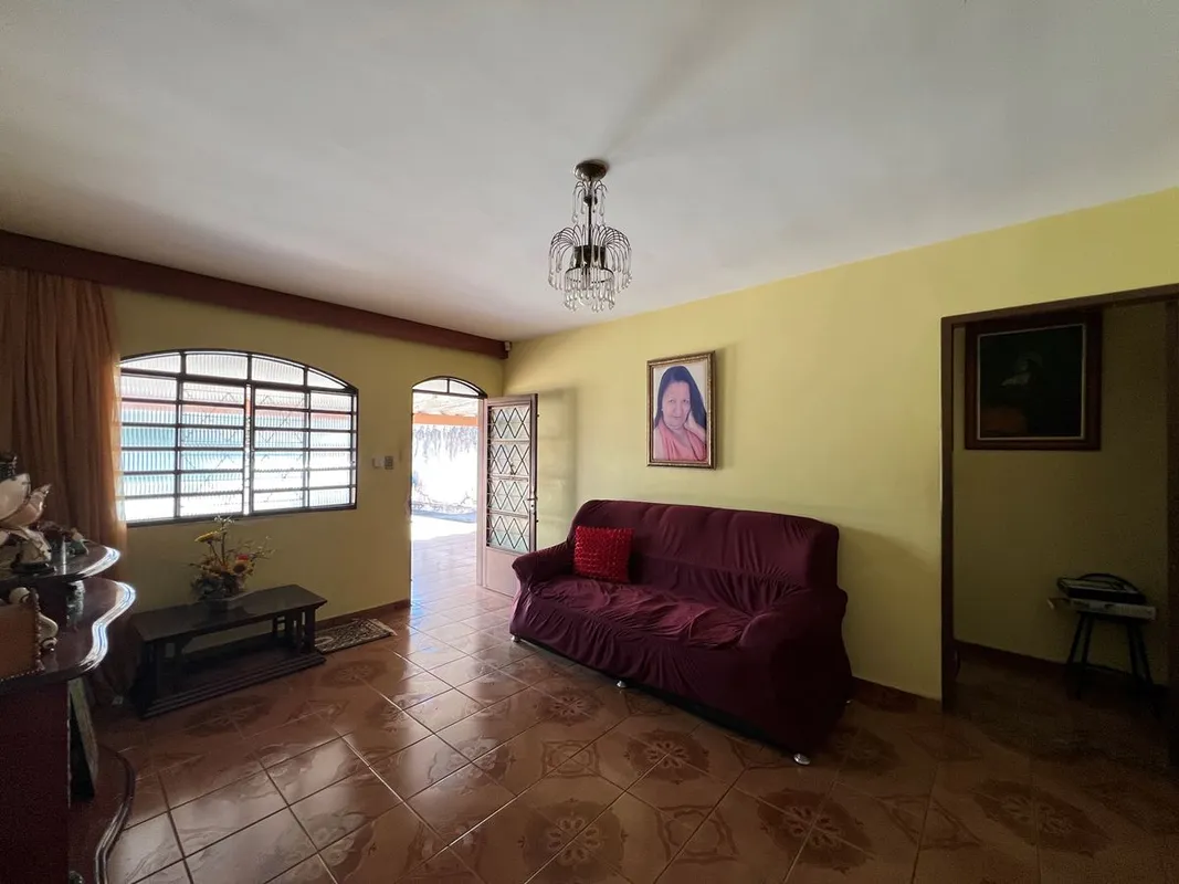 Casa Setor Leste Universitário - 380m2- ?220m2 de construção - ?Sala de estar- ?...