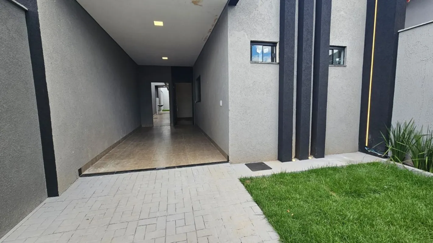 Localizada no Jardim das Acácias, a residência está em uma região tranquila e em...