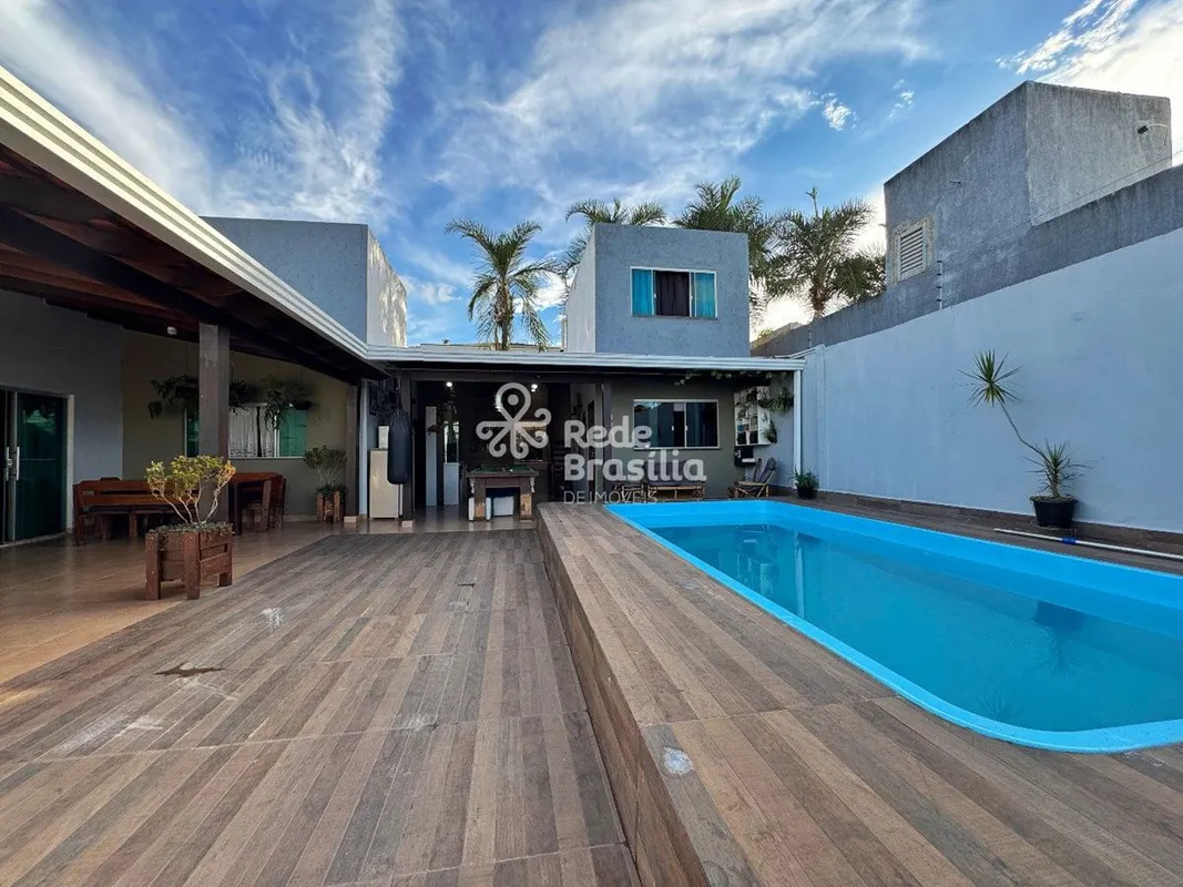 Linda casa em condomínio à venda no Setor Habitacional Arniqueira, em Águas Clar...