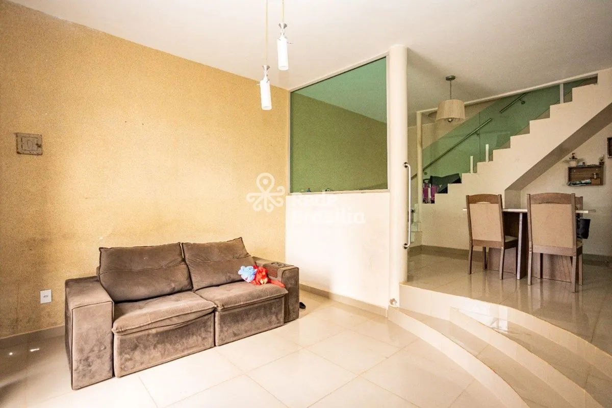 QR 601 conjunto 7 | Casa de esquina 4 Quartos sendo 1 Suíte com 5 Vagas de Garag...