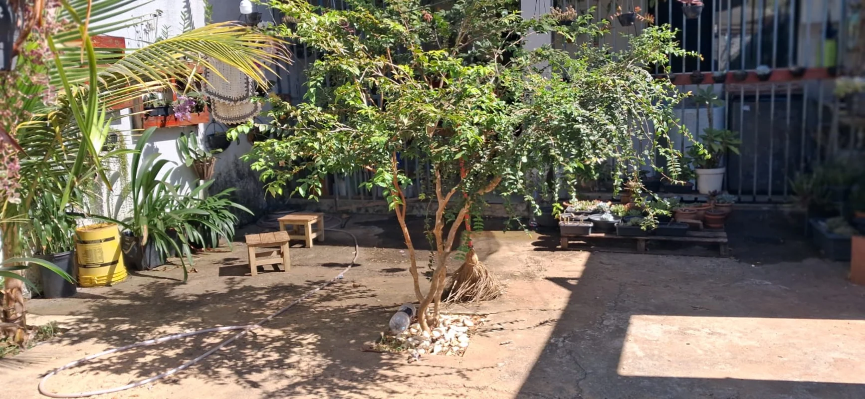 Casa à Venda – Jardim AritanaLinda casa à venda, localizada na Av. Americano do ...