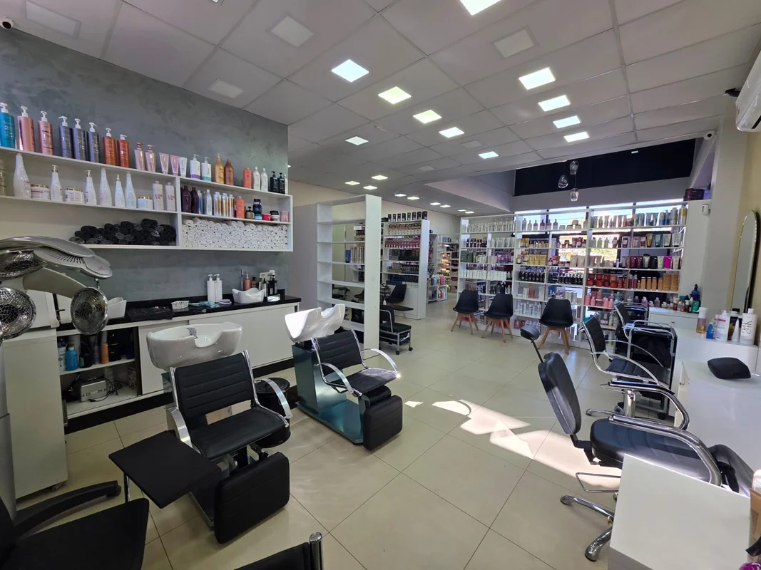 VENDA DE PONTO COMERCIAL — SALÃO DE BELEZA + LOJA DE COSMÉTICOS TODO MONTADOExce...