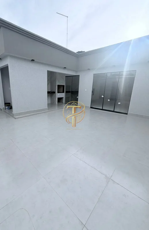 ** Casa moderna e sofisticada à venda na 605 da Samambaia Sul!** Imóvel com exce...