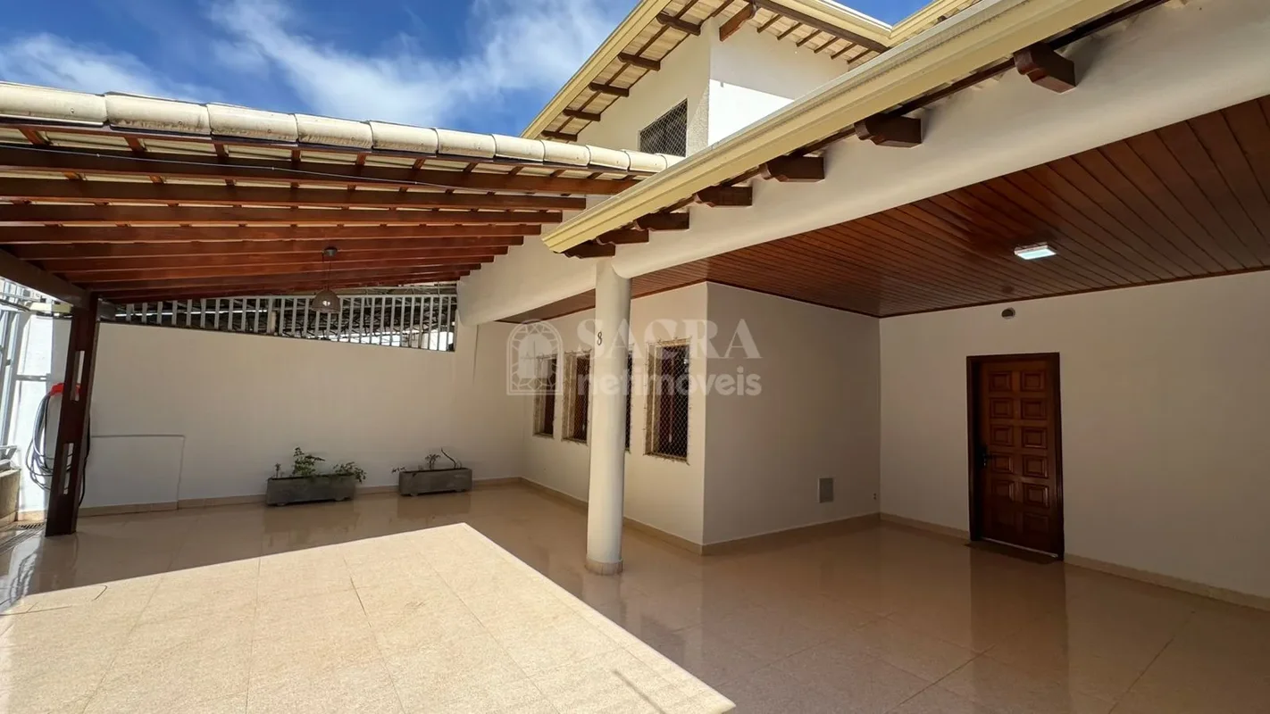 Casa confortável e acolhedora em uma das melhores localizações de Taguatinga Sul...