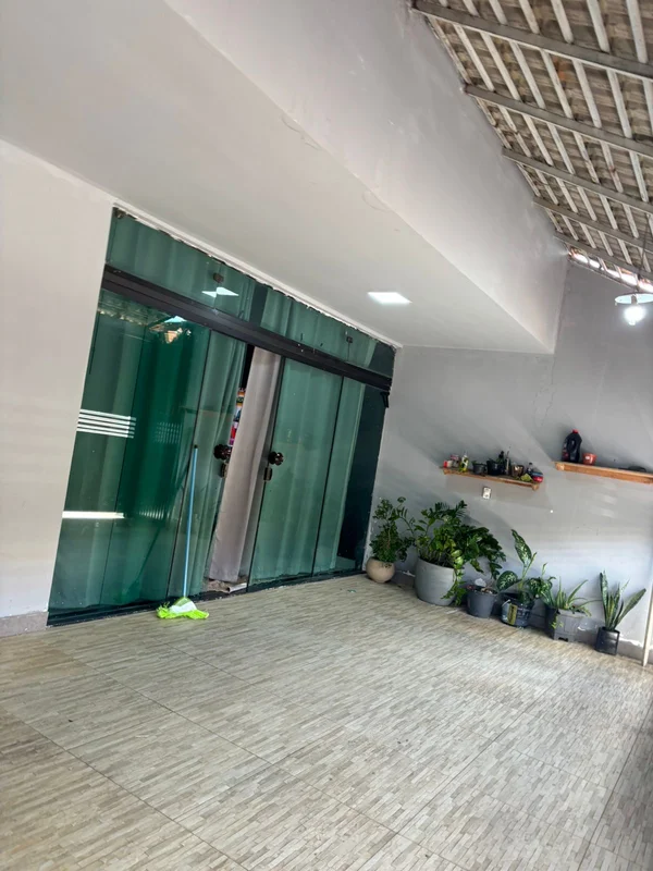 Descubra a união perfeita de conforto, espaço e localização privilegiada na Casa...