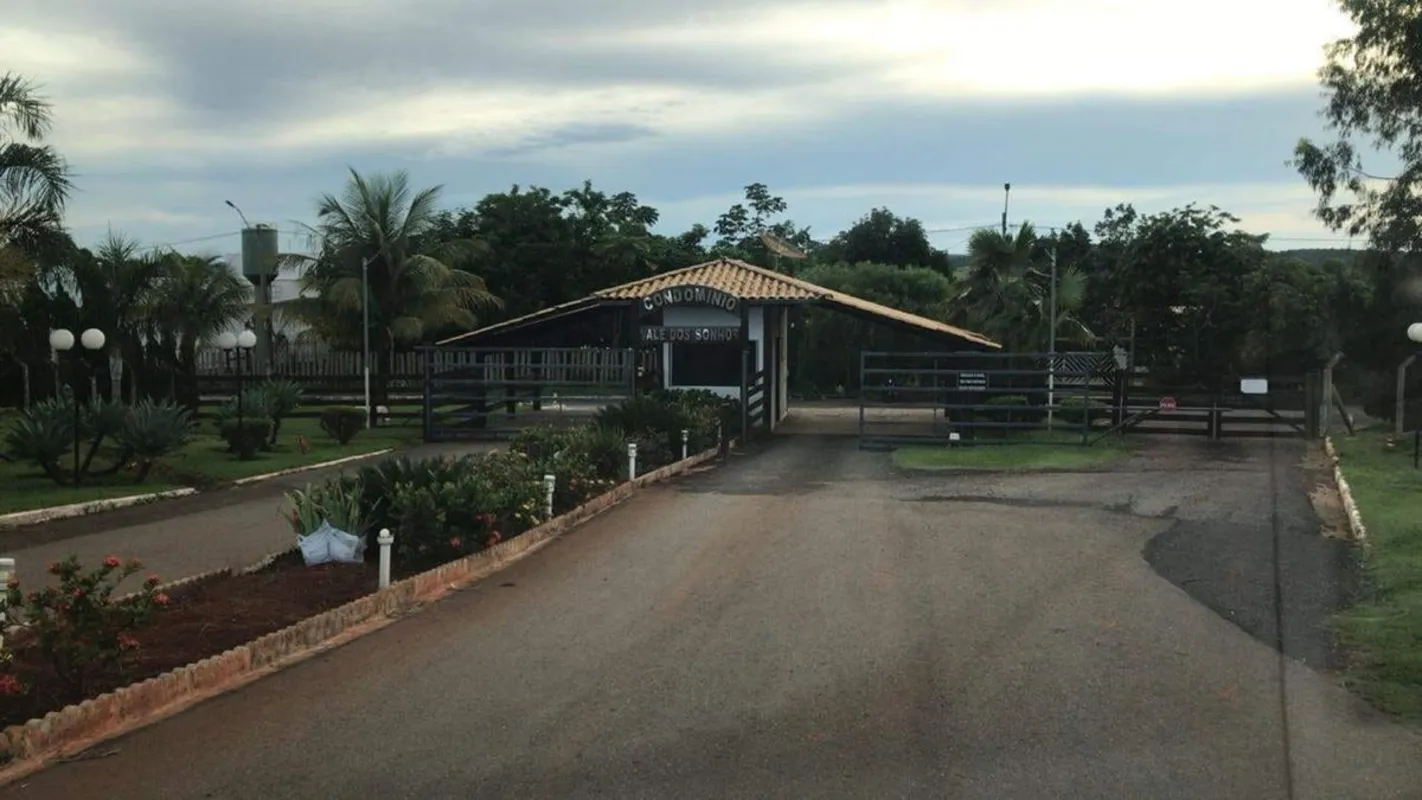 Terreno à venda no Condomínio Vale dos Sonhos, Nerópolis Qd. 03 Lote 04 Rua das ...