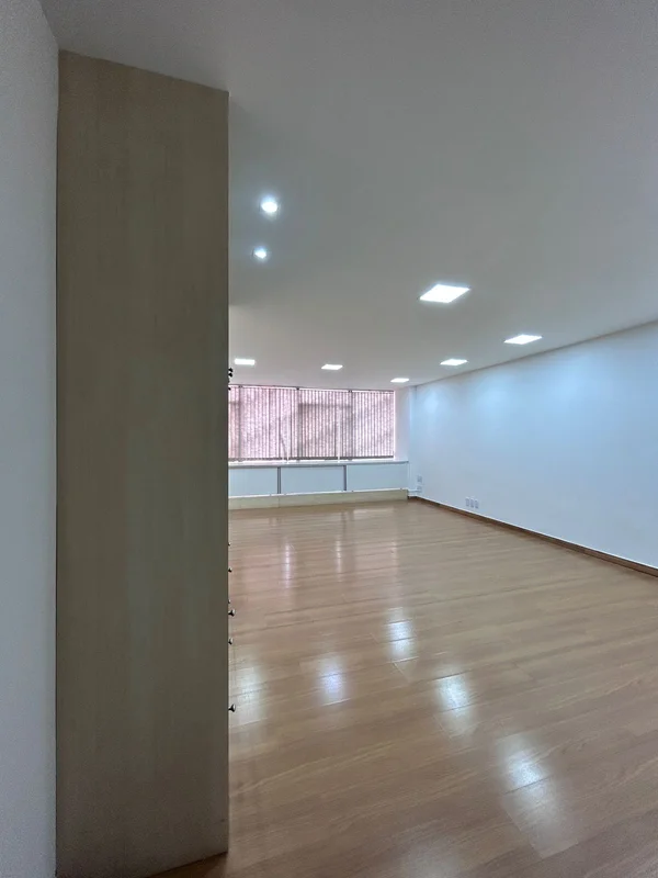 Sala comercial pronta para uso no Edifício Oscar Niemeyer – Setor Comercial Sul ...