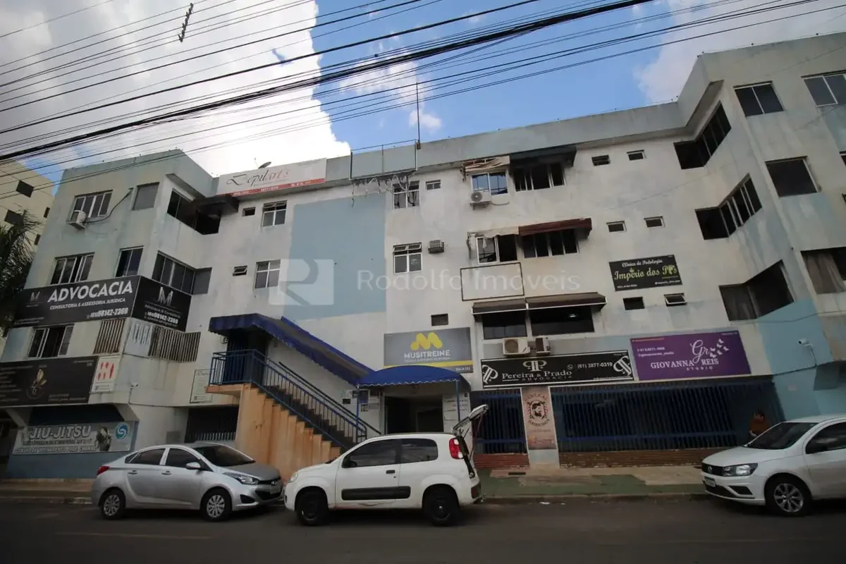 SALA COM ARMÁRIOS , PIA, BANHEIRO. PISO CERÂMICA.**Os valores de taxas condomini...