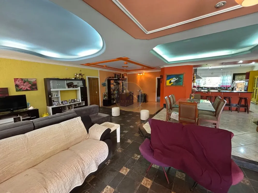 Casa térrea dentro de Condomínio com infra estrutura, localizada em frente BR 48...