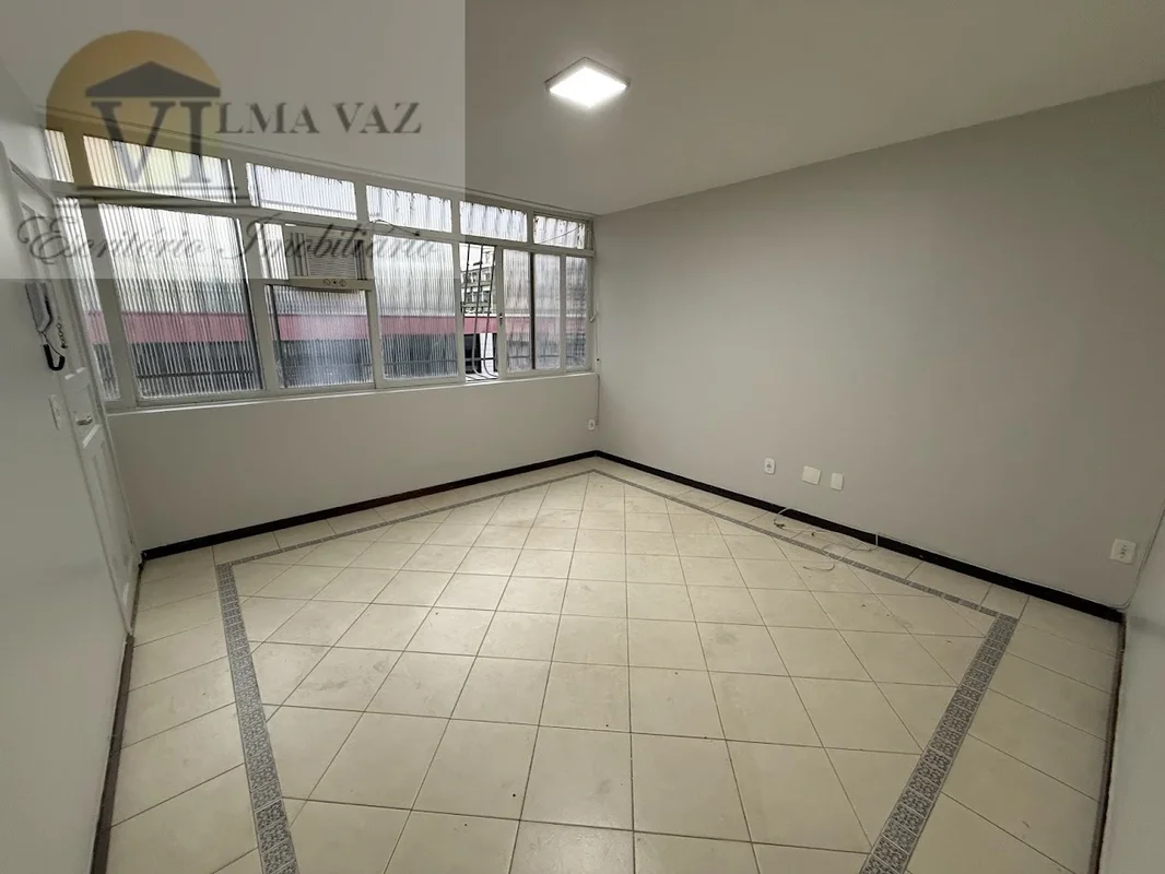 Descubra um apartamento aconchegante e bem localizado na SCRN 708/709 Bloco A, A...