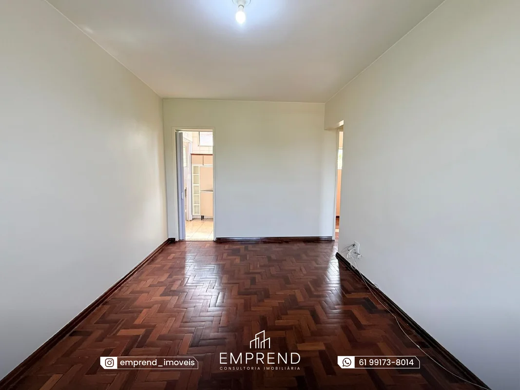 Apartamento de 2 quartos, vazado, com armários na SQS 413.Prédio JK, meio de qua...