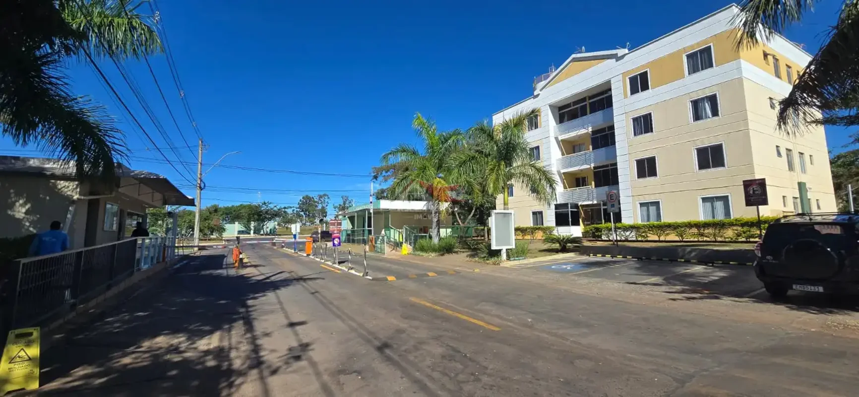 Apartamento à venda no Residencial Jacarandás – QC 01, Rua C - Jardins Mangueira...