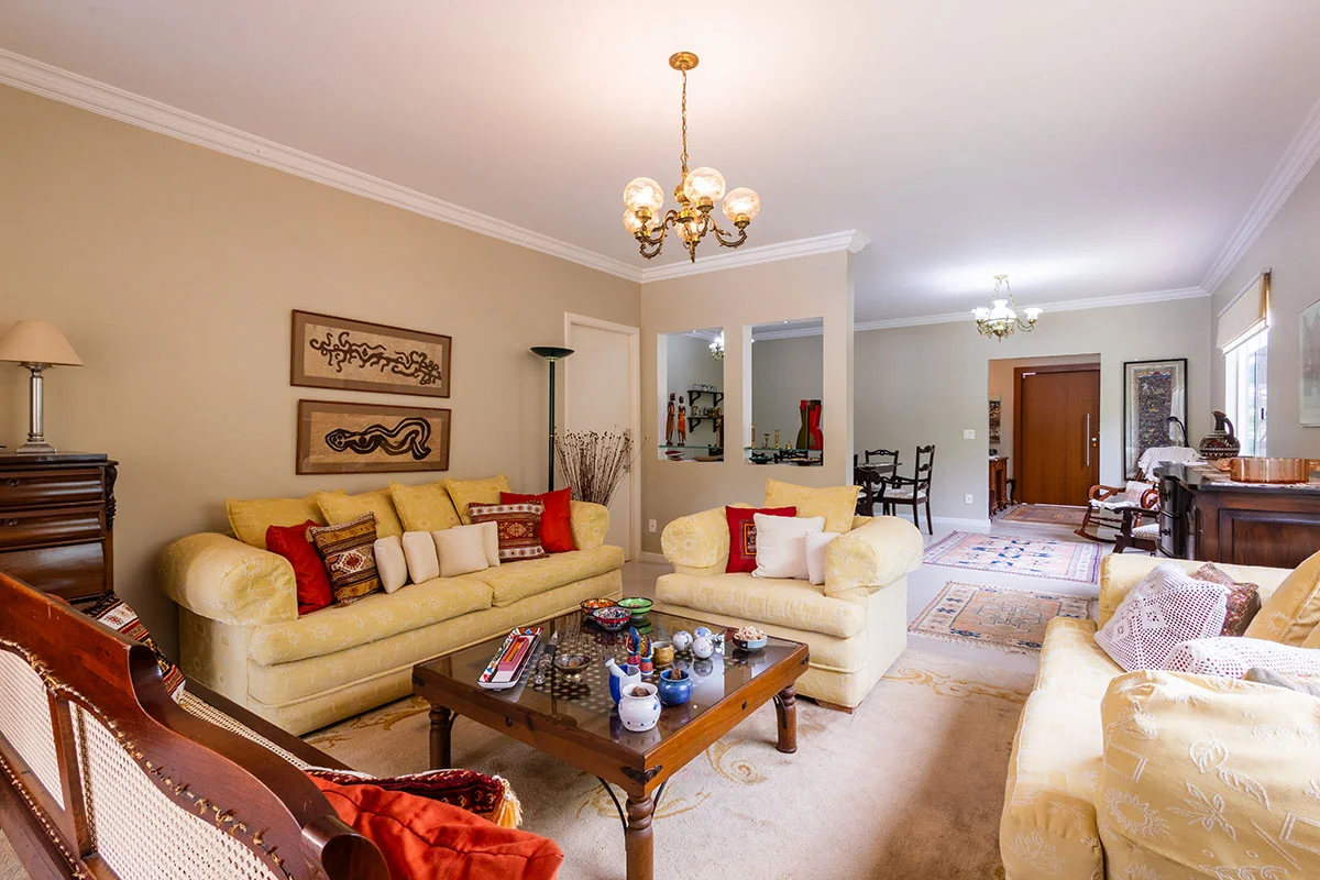 Na exclusiva SHIS QI 27 - próximo a ponte JK, esta casa reúne espaço, conforto e...