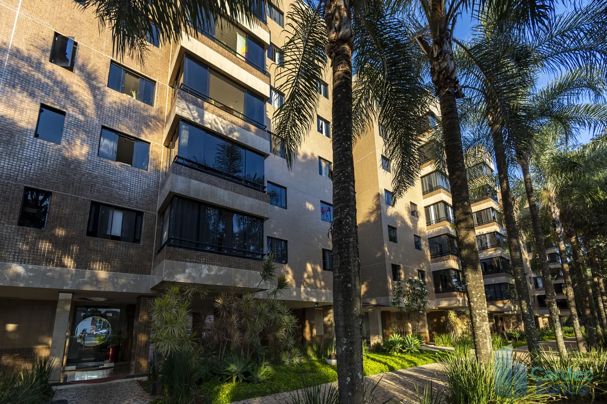 Venha morar no coração da Asa Norte, em um apartamento reformado, com móveis pla...