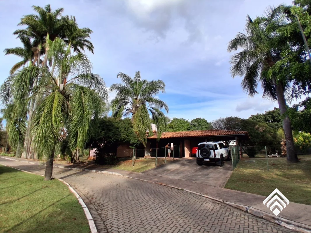 Arquitetura autoral, terreno de 2.400 m² e possibilidade de permuta por apartame...