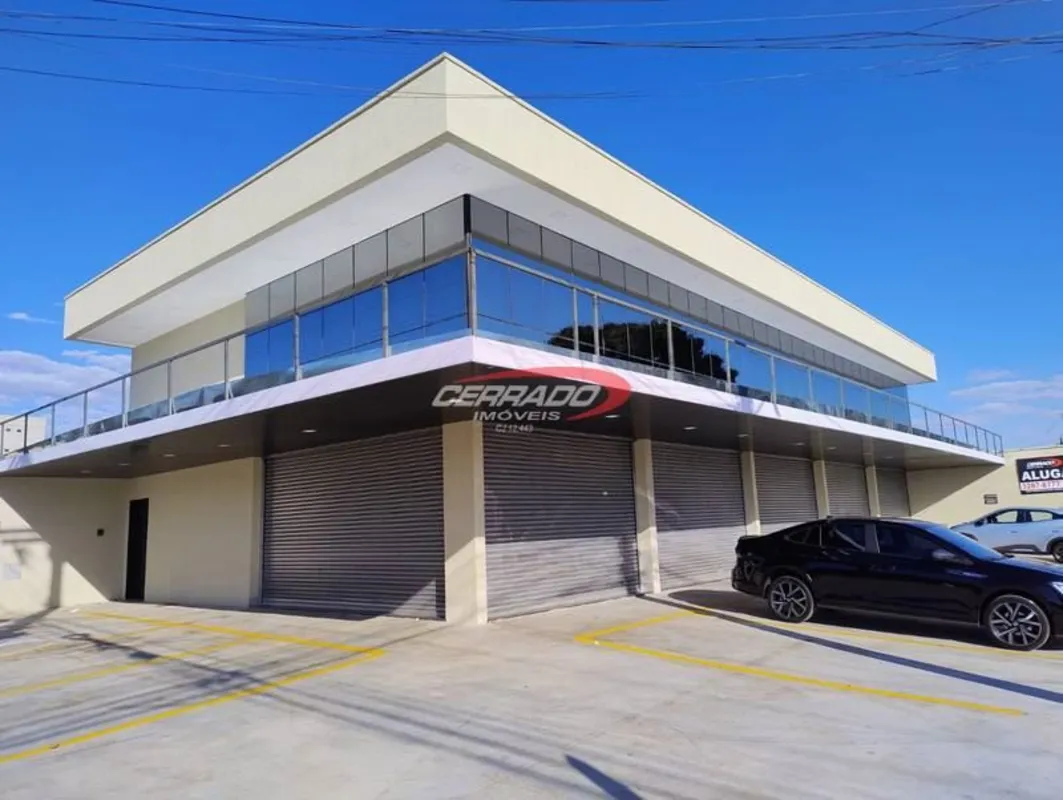 Salas comerciais no paviemento superior com 50 m², banheiro, parte frotal toda e...