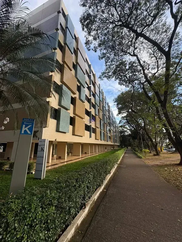 APARTAMENTO DE ALTO PADRÃO SQS 311 ASA SULRegião nobre e tranquila no final da A...