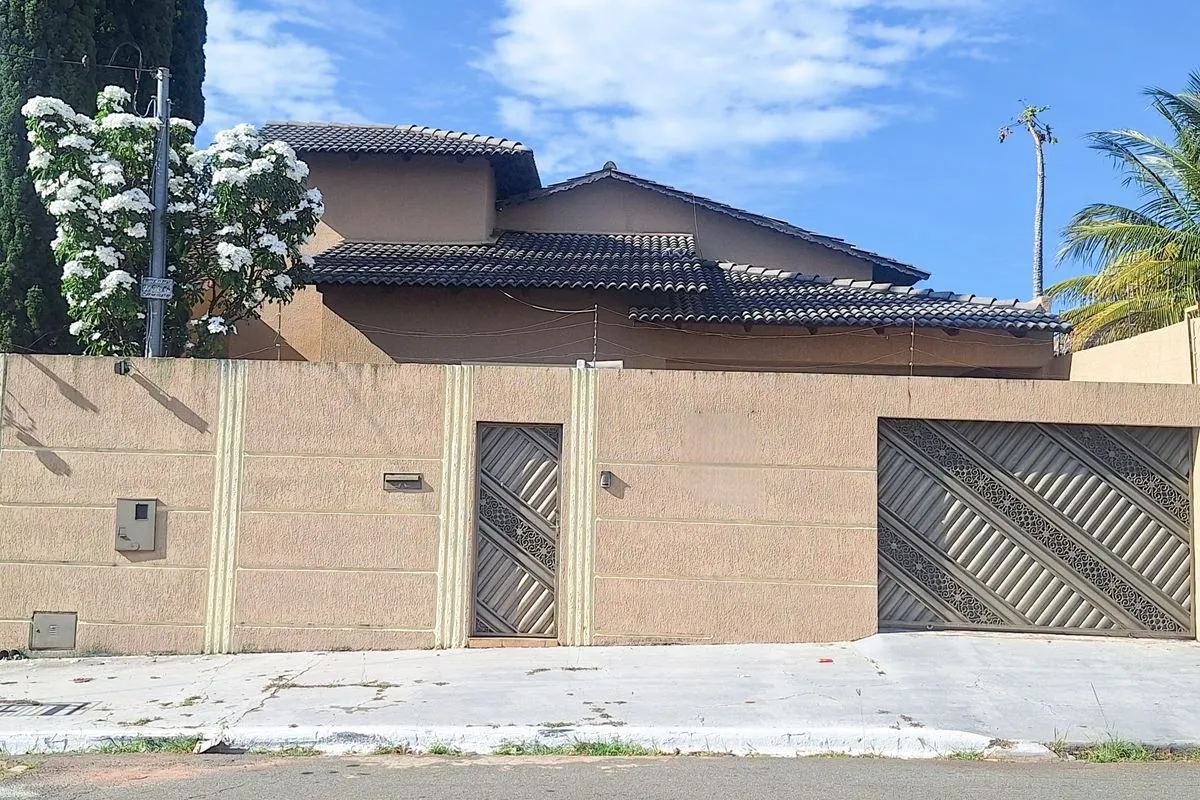 Casa tÃ©rrea com 232,62mÂ² de construÃ§Ã£o em terreno de 360mÂ², em localizaÃ§Ã£...