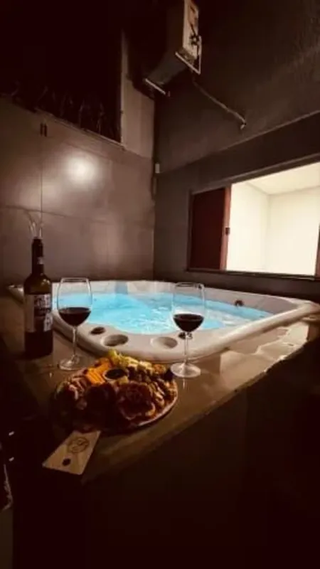 Casa bem arejada com 3 quartos sendo 1 suite no Setor FaiçalvilleAr condicionado...