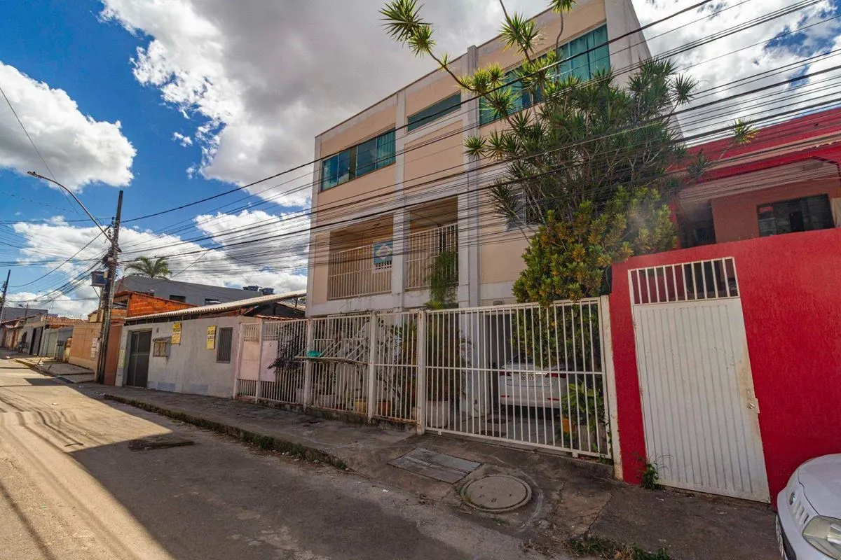 Excelente oportunidade para investidores do setor imobiliário! Edificação robust...