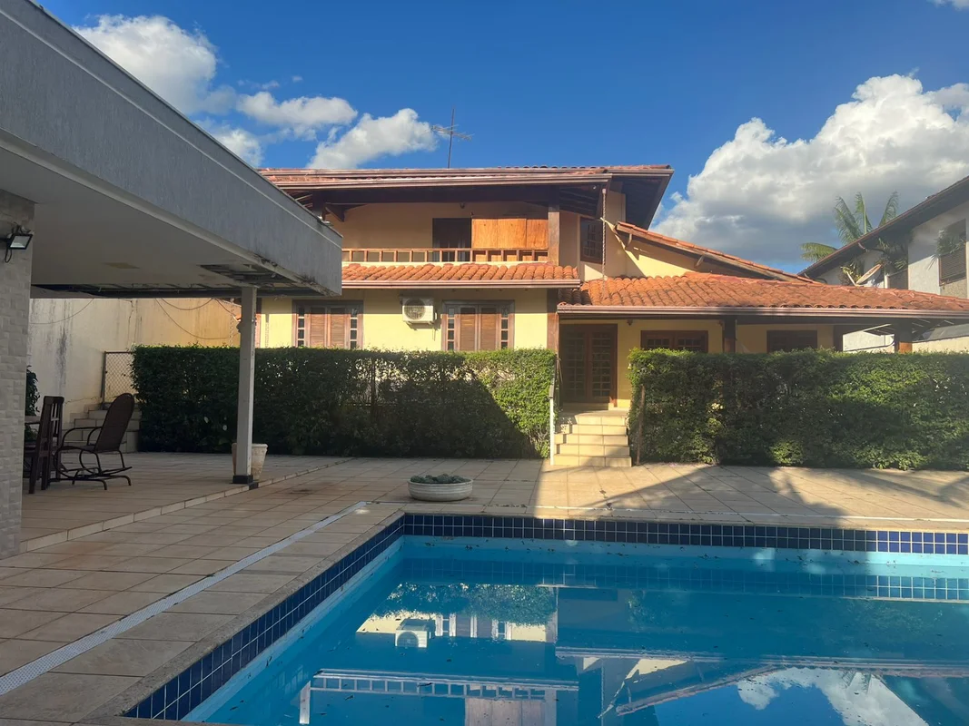 Localizada em uma das regiões mais nobres e valorizadas de Brasília, esta residê...