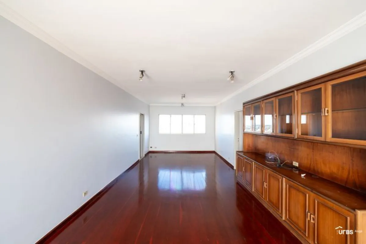Apartamento no Edifício Golden, Setor Oeste! São 3 quartos com armários, sendo 1...