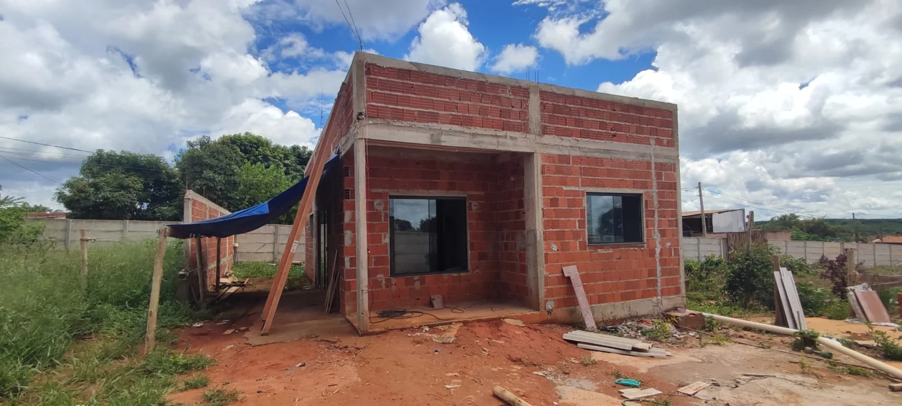  Casa à venda – Rua 06 (Condomínio fechado) Lote de 400 m² 3 quartos, sendo 1 su...