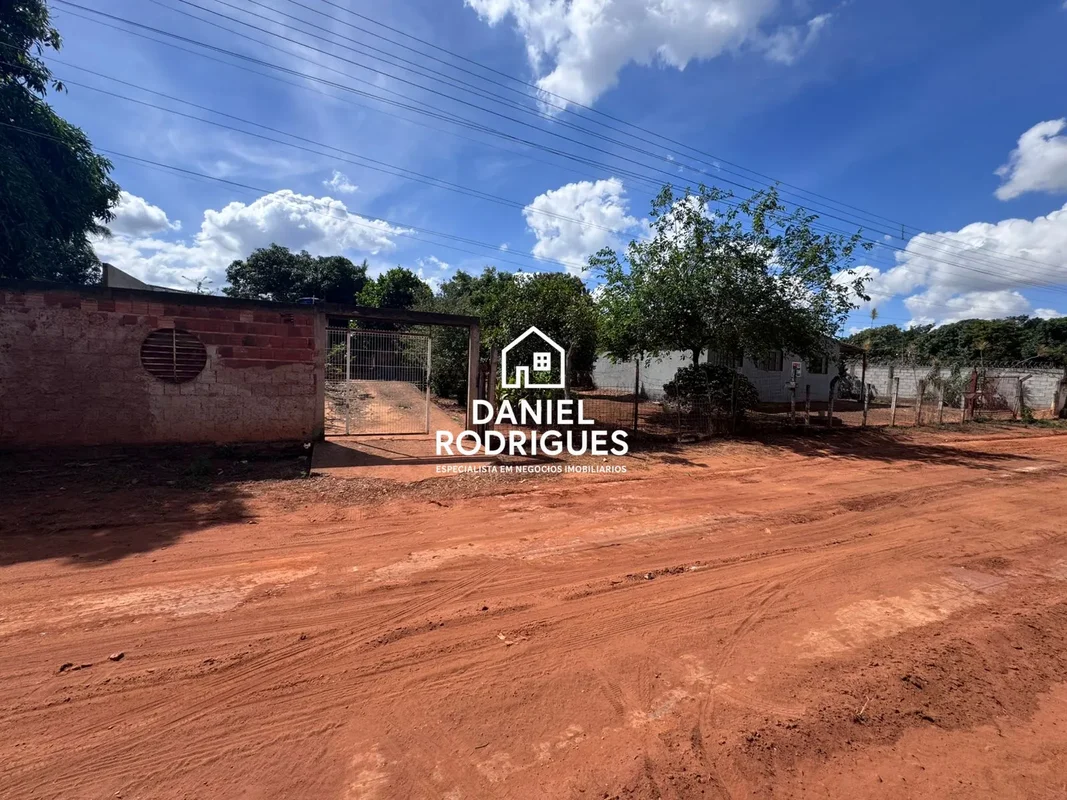 Vendo Chácara em Águas Lindas GO Quedas do Descoberto São 2.400m2 Casa contém:- ...