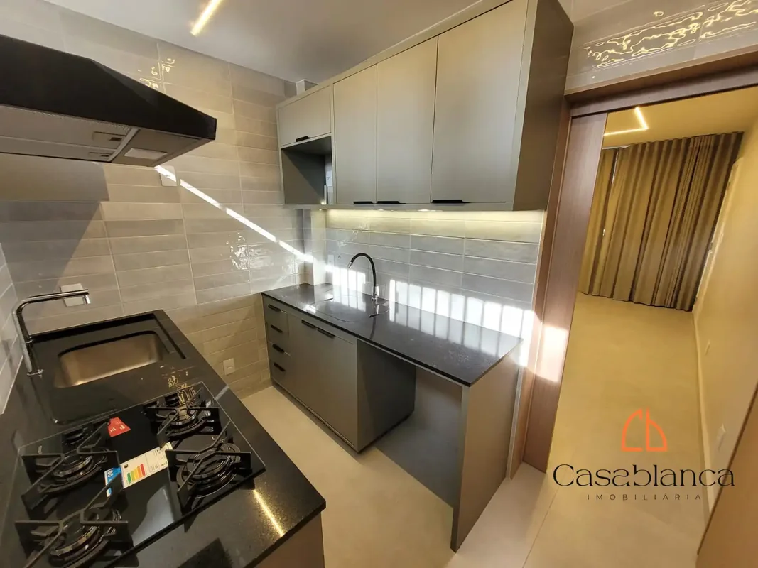 Apartamento completamente reformado, com acabamento moderno, excelente aproveita...