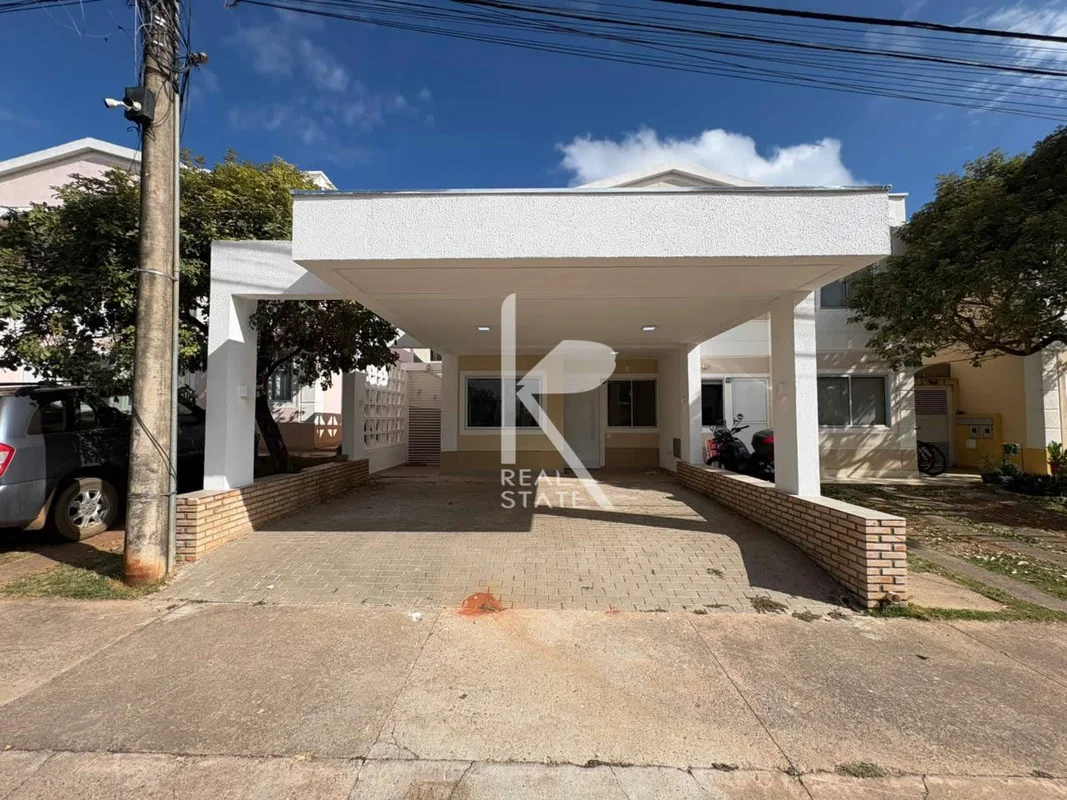 Casa em condomínio com sala ampla, anti sala, cozinha espaço, área de serviço, 0...