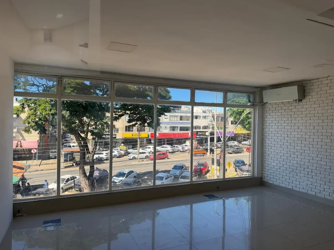 Excelente oportunidade de locação na Avenida Central, Blocos 227/359, NÚCLEO BAN...