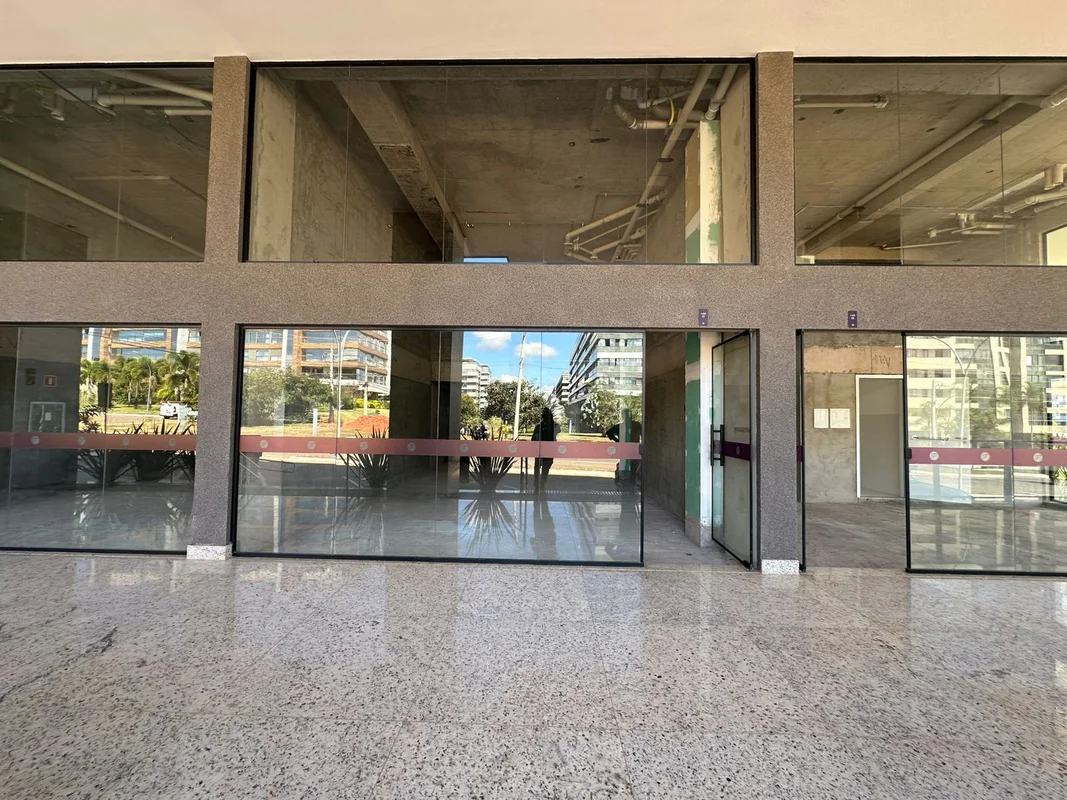 Alugo loja, com 83,25 m2, na CLNW 4/5, Bloco E, no Link Noroeste. Excelente visi...