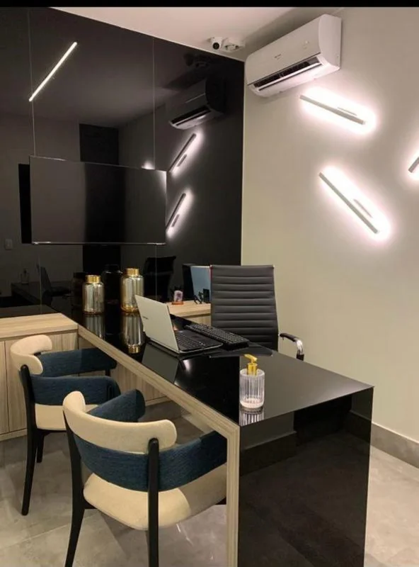 Vendo sala comercial, com 104 m2 na CLSW 105, Platinum Mall, no Sudoeste. Clinic...