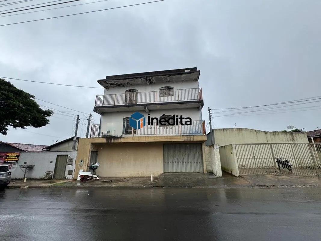LOCALIZAÇÃO:Localizado no Setor Garavelo, em região com fácil acesso e cercada p...