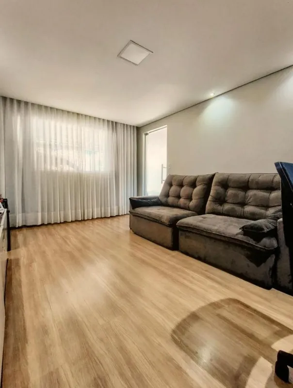  OPORTUNIDADE Excelente casa à venda no Guará I. Localizada em uma rua calma, se...