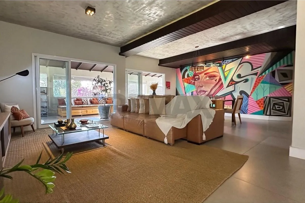 SOFISTICAÇÃO, CONFORTO E SUSTENTABILIDADE EM UM LOTE DE 1.000 m² Uma casa pensad...