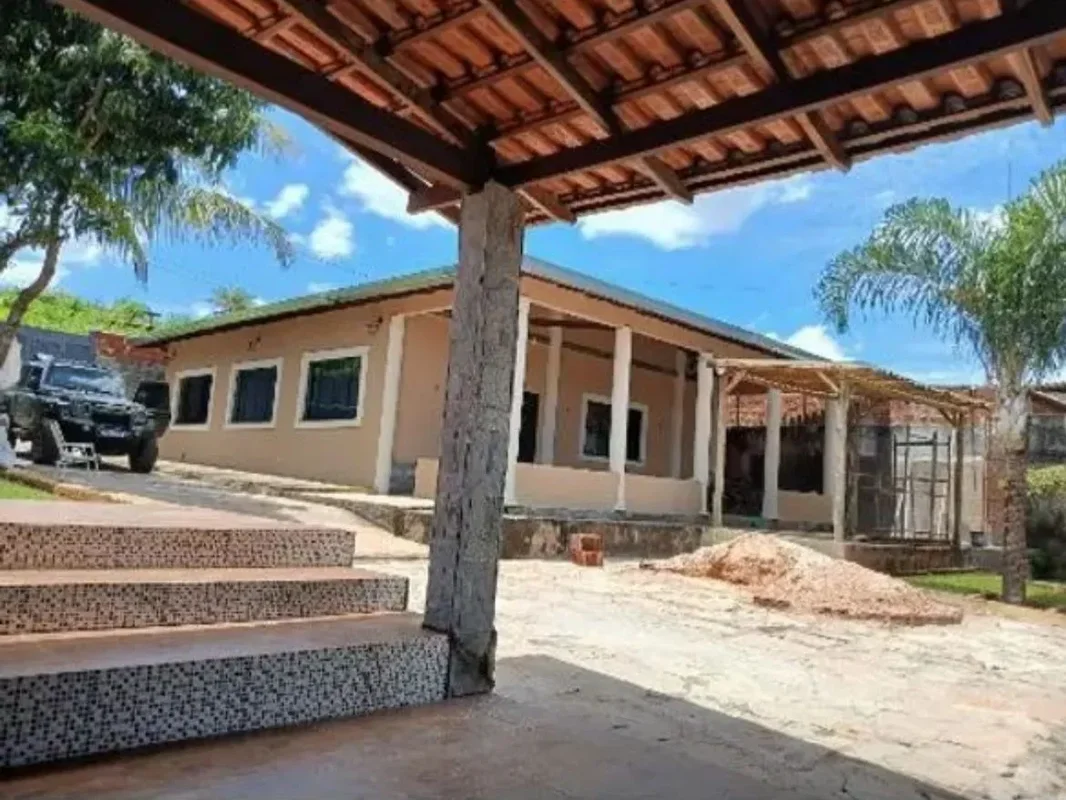 JDM IMOBILIÁRIA VENDE:Casa na Arniqueira- 02 quartos , sendo 01 suíte;- 01 banhe...