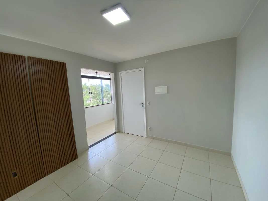 Vendo apartamento de 3°, nascente, composto por:- Sala ampla para dois ambientes...