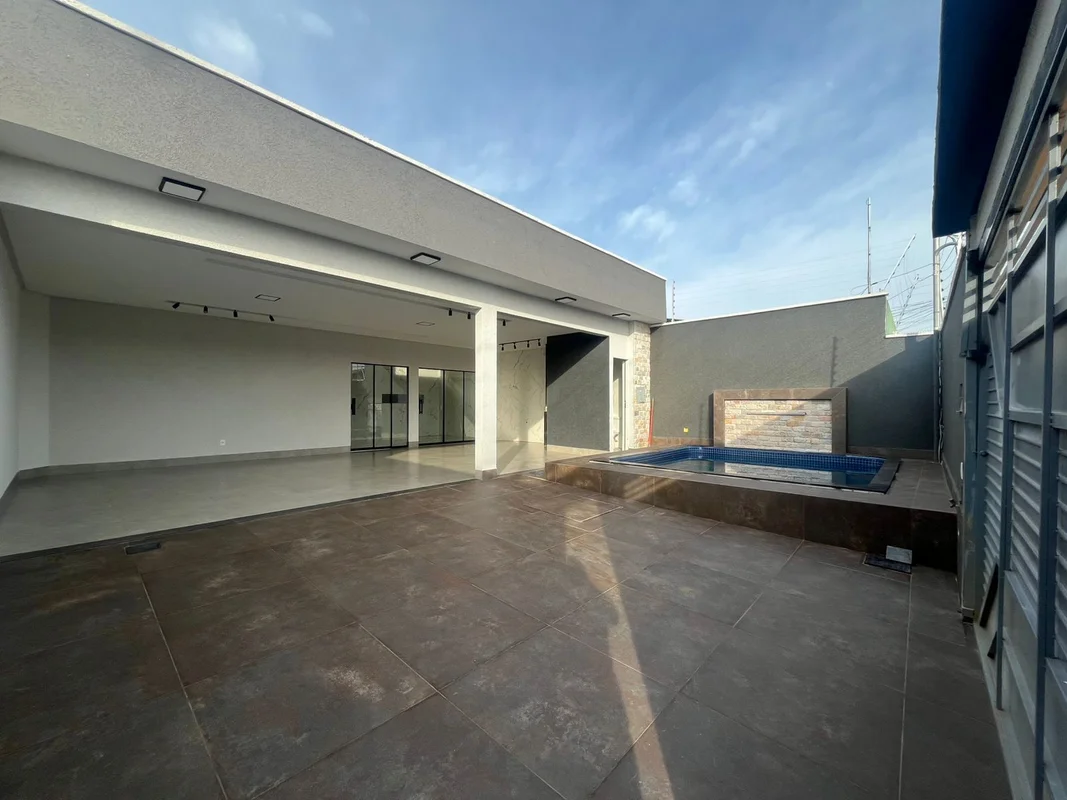 Descubra uma casa acolhedora na Rua Uberaba, no bairro Jardim Belo Horizonte, em...