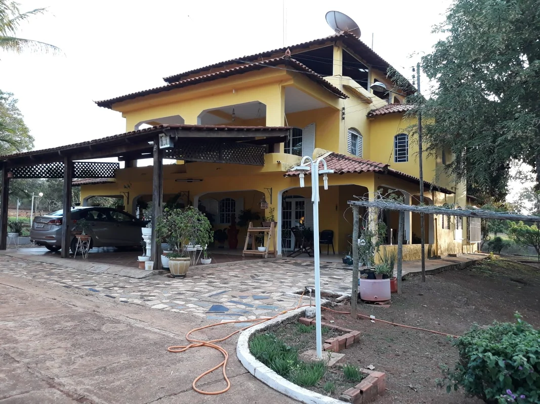 Descubra a tranquilidade e o contato com a natureza na charmosa Chácara Panorama...